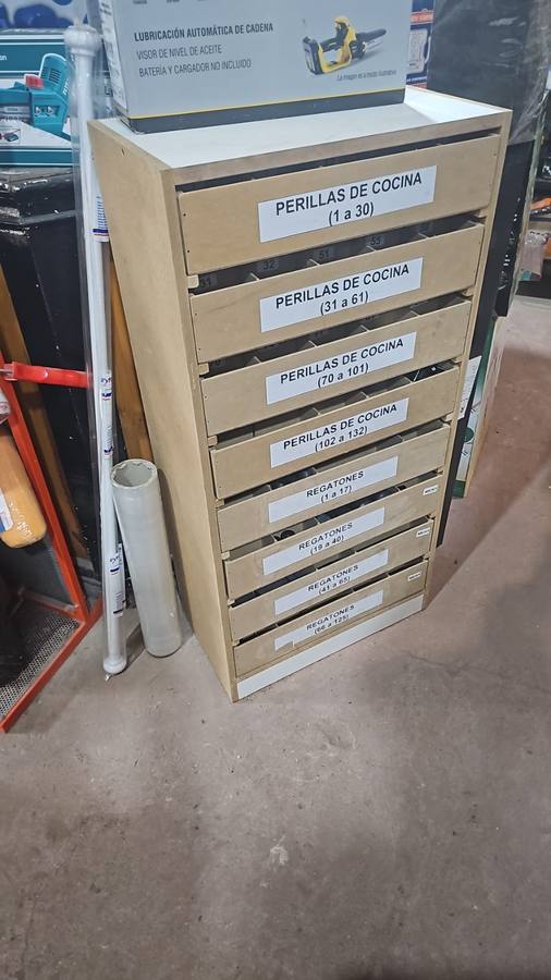 Gaveta MAXIFER · Perillas de cocina y regatones organizados